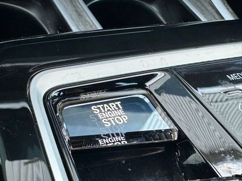 Used 2024 BMW 740i xDrive image 21