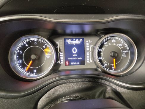 Used 2019 Jeep Cherokee Latitude w/ Popular Appearance Group FWD image 23