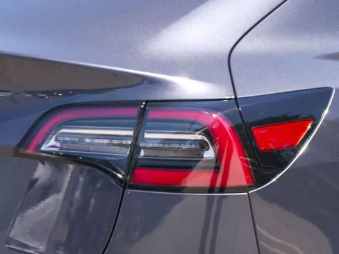 Used 2023 Tesla Model 3 Standard Range RWD image 11