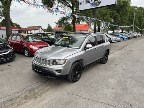 Used 2015 Jeep Compass High Altitude AWD/4WD image 10