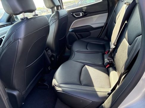 Used 2025 Jeep Compass Limited AWD/4WD image 17