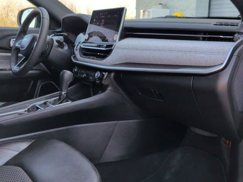 Used 2024 Jeep Compass Latitude image 27