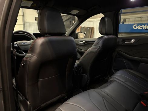 Used 2025 Ford Escape ST-Line Elite w/ Premium Technology Package image 23