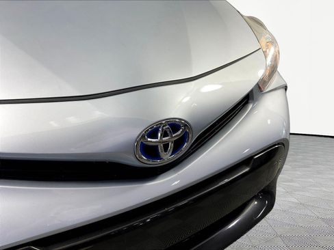 Used 2016 Toyota Prius V Four FWD image 31