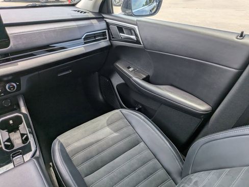 Used 2025 Mitsubishi Outlander SE FWD image 17