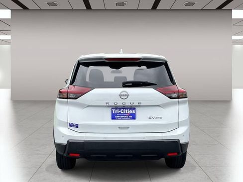 Used 2024 Nissan Rogue SV AWD/4WD image 4
