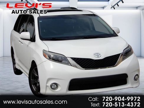 Used 2017 Toyota Sienna SE Premium FWD image 1