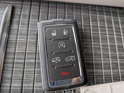 Used 2024 Jeep Wagoneer L Series III w/ Flexible Seating Group AWD/4WD image 35