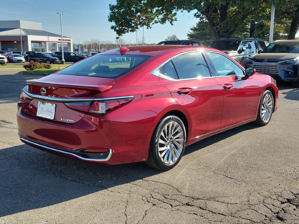 Used 2023 Lexus ES 300h w/ Accessory Package (Z2) FWD image 5