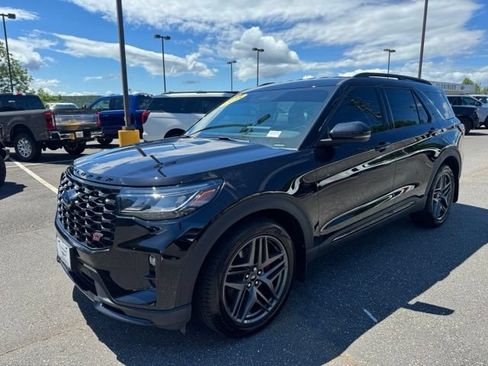 Used 2025 Ford Explorer ST AWD/4WD image 3