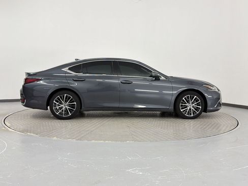 Used 2023 Lexus ES 300h w/ Luxury Package FWD image 8