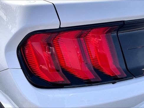 Used 2018 Ford Mustang Coupe image 25