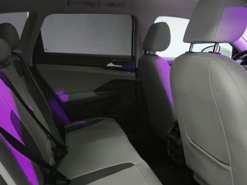 Used 2024 Volkswagen Taos SE w/ Panoramic Sunroof Package image 20