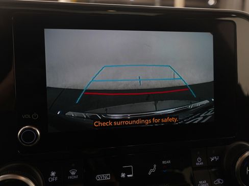 Used 2024 Toyota Highlander XLE image 31