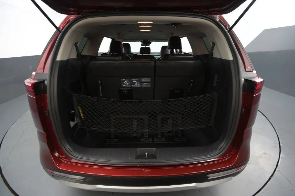 Used 2023 Kia Carnival LX FWD image 45
