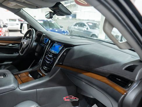 Used 2020 Cadillac Escalade ESV Premium Luxury w/ Escalade Sport Edition image 15