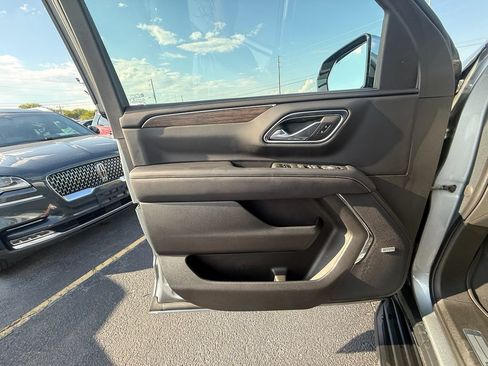 Used 2023 Chevrolet Suburban Premier AWD/4WD image 11