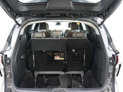 Used 2025 Toyota Sienna XLE w/ XLE Plus Package AWD/4WD image 17