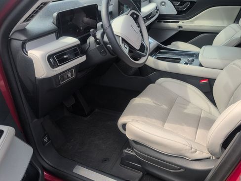 Used 2025 Lincoln Aviator Reserve w/ Equipment Group 201A AWD/4WD image 14