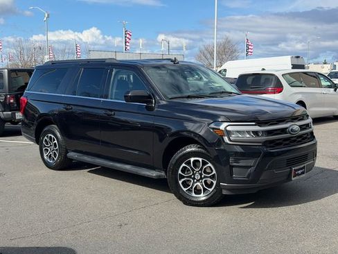 Used 2024 Ford Expedition Max XLT image 2