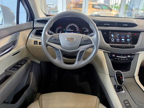 Used 2018 Cadillac XT5 Premium Luxury AWD/4WD image 18