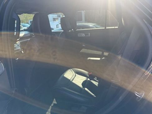 Used 2023 Ford Explorer Platinum w/ Technology Package AWD/4WD image 11
