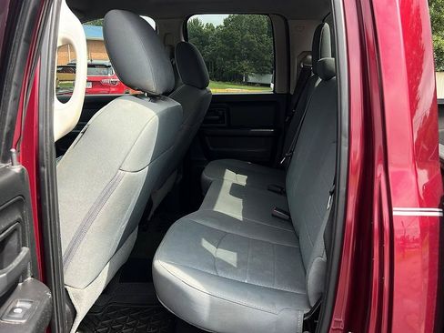 Used 2017 RAM 1500 Express RWD image 19