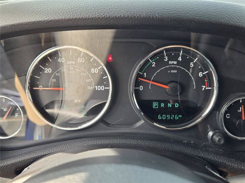 Used 2015 Jeep Wrangler Unlimited Sahara w/ Connectivity Group AWD/4WD image 15
