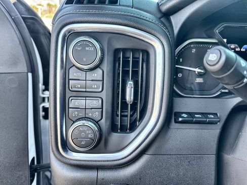 Used 2022 GMC Sierra 3500 Denali w/ Denali Ultimate Package AWD/4WD image 17