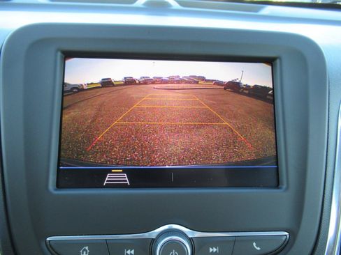 Used 2020 Chevrolet Equinox LT FWD image 26