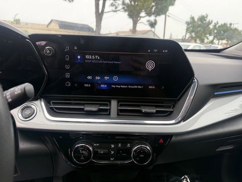 Used 2025 Chevrolet Trax LT image 17