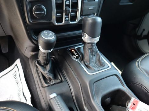Used 2024 Jeep Wrangler Unlimited Sahara w/ Technology Group AWD/4WD image 27
