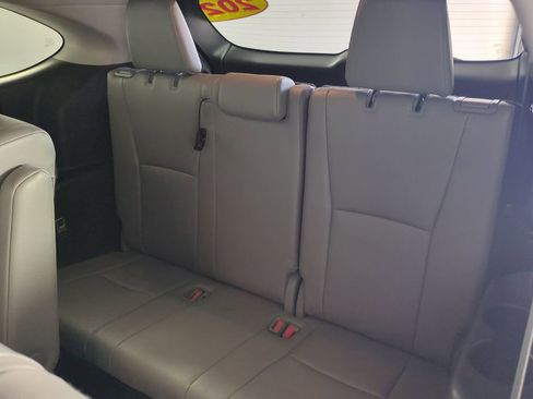 Used 2023 Toyota Highlander XLE FWD image 16