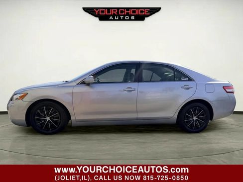 Used 2010 Toyota Camry LE FWD image 2
