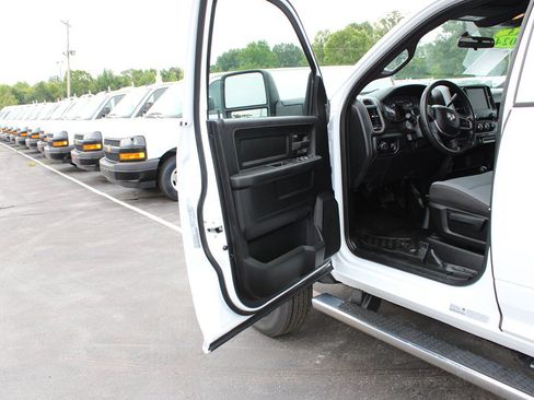Used 2024 RAM 5500 Tradesman w/ Chrome Appearance Group AWD/4WD image 27