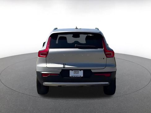 Used 2024 Volvo XC40 B5 Core image 14