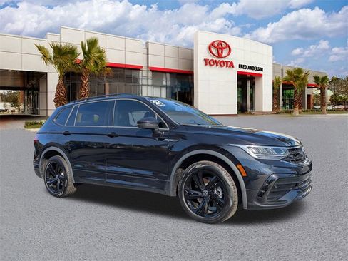 Used 2024 Volkswagen Tiguan SE R-Line image 2