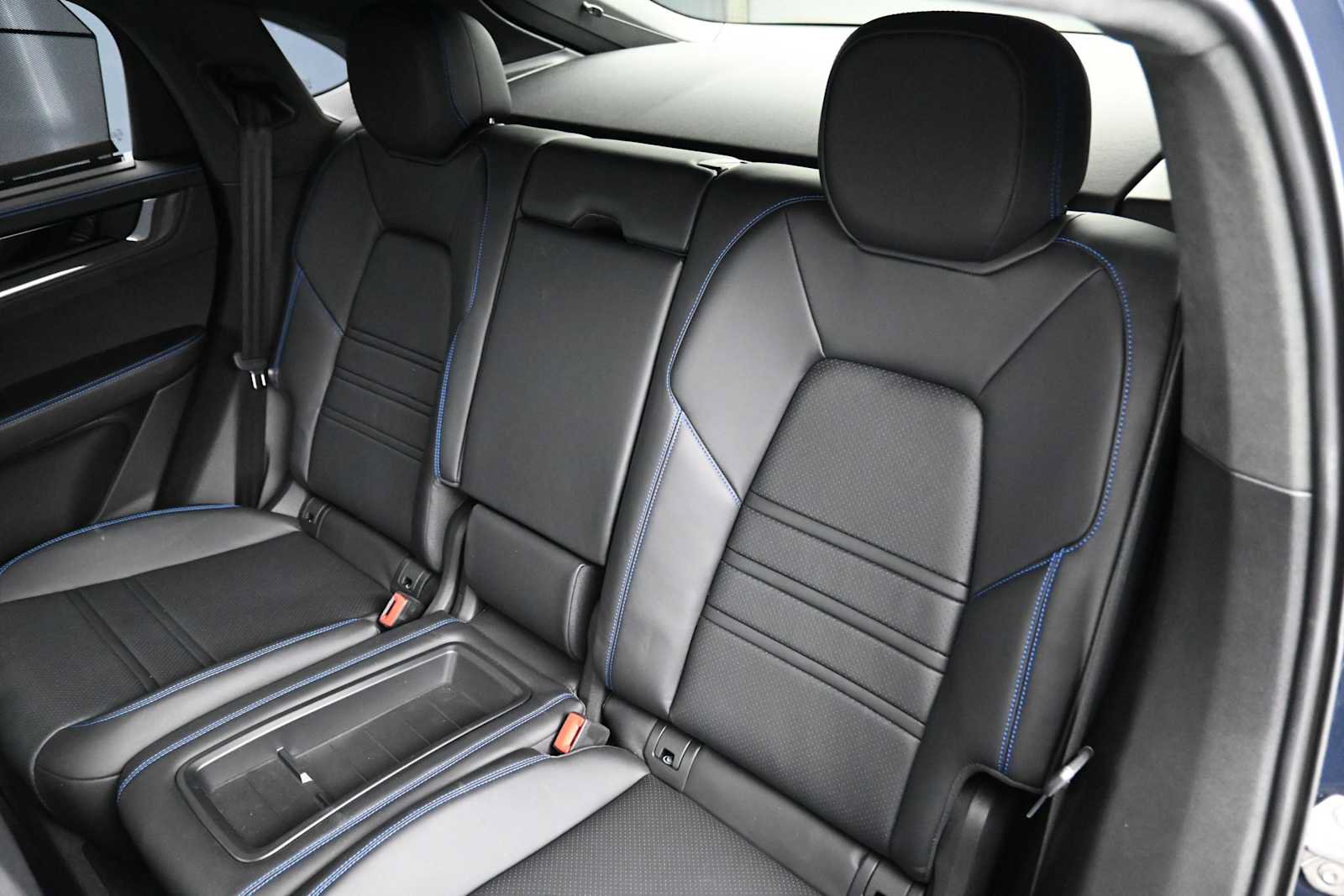 Certified 2024 Porsche Cayenne Turbo GT AWD/4WD image 18