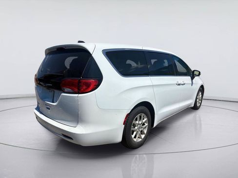 Used 2023 Chrysler Voyager LX FWD image 3