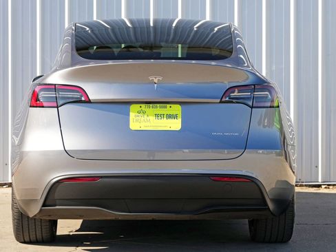 Used 2025 Tesla Model Y Long Range image 11