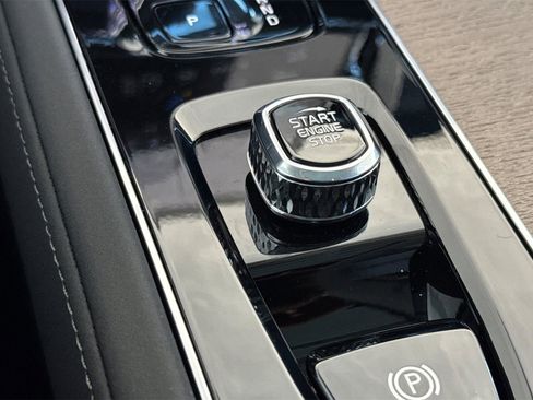 Used 2026 Volvo XC90 B5 Plus w/ Protection Package AWD/4WD image 23