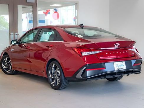 Used 2025 Hyundai Elantra Limited FWD image 30