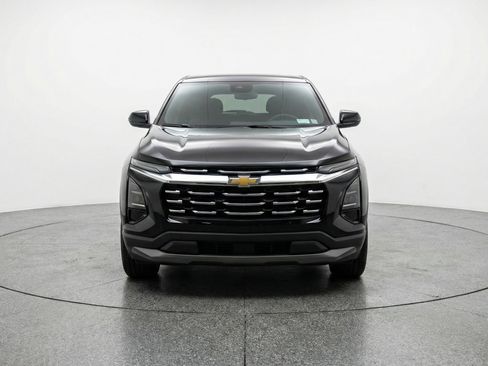 Used 2025 Chevrolet Equinox LT FWD image 2