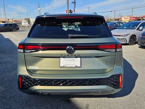 New 2026 Volkswagen Tiguan SE R-Line FWD image 10