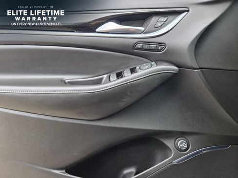 Used 2021 Buick Enclave Avenir w/ Avenir Technology Package FWD image 22