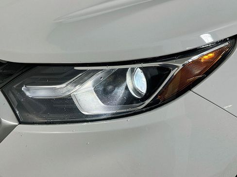 Used 2019 Chevrolet Equinox LT FWD image 24