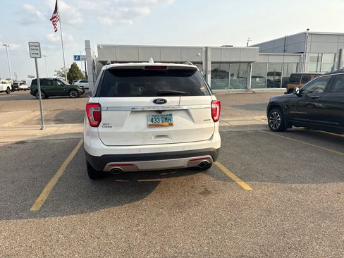 Used 2017 Ford Explorer XLT AWD/4WD image 6