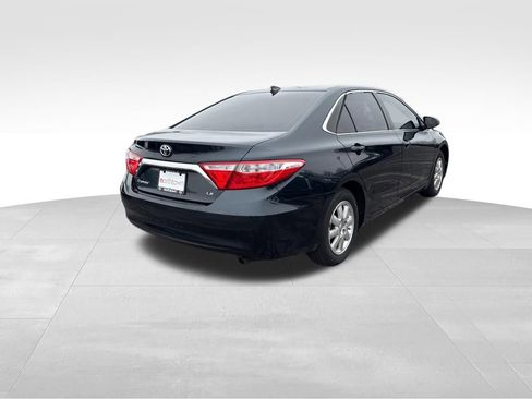 Used 2016 Toyota Camry LE image 6