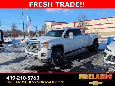 Used 2017 GMC Sierra 3500 Denali w/ Duramax Plus Package image 24