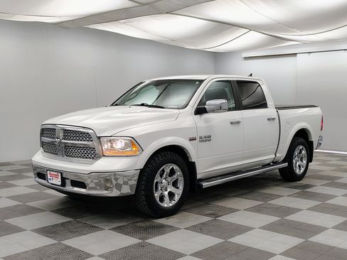 Used 2017 RAM 1500 Laramie w/ Convenience Group AWD/4WD image 5